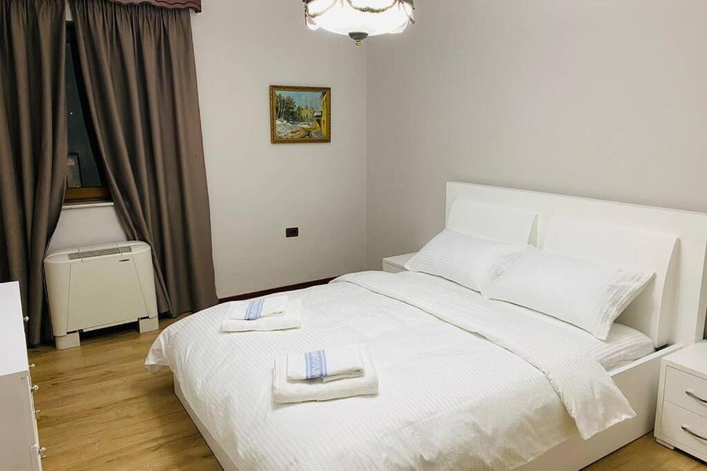 Stela'S Apartment Корча Экстерьер фото