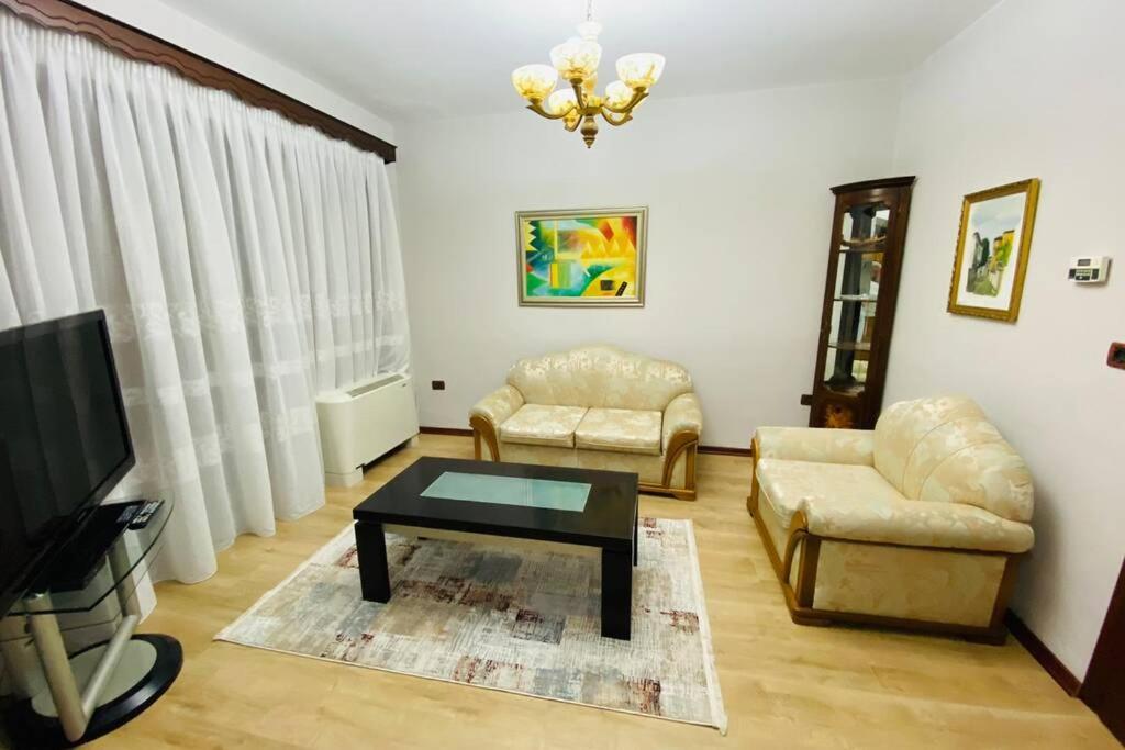 Stela'S Apartment Корча Экстерьер фото