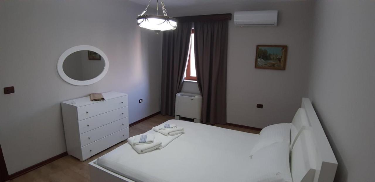 Stela'S Apartment Корча Экстерьер фото